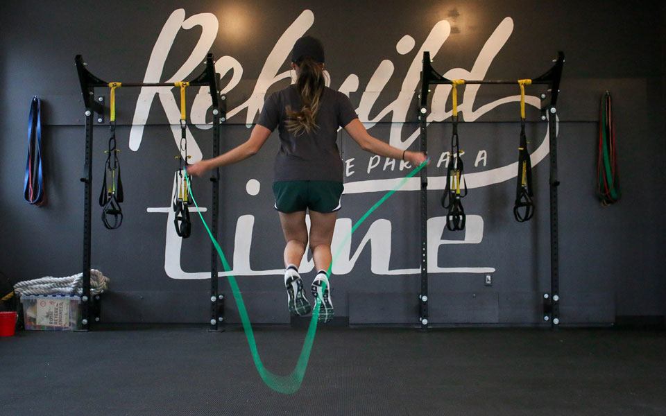 La corde à sauter intelligente Bluetooth est un bon moyen pour tout le monde de faire de l'exercice